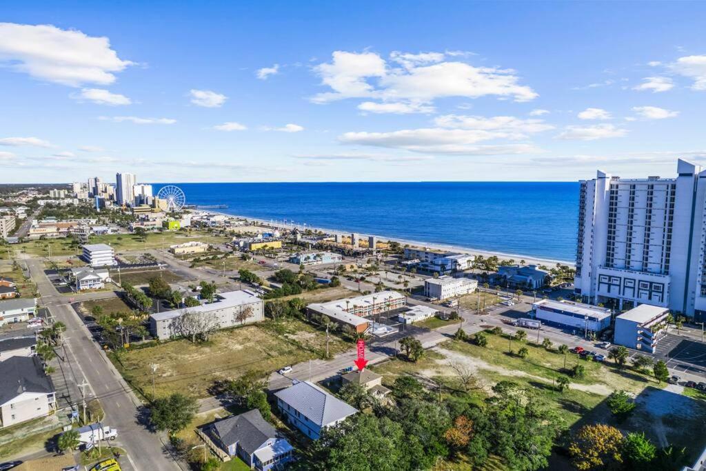 Dazzling Centrally Located Ocean View W 2 Kings, Huge Private Yard, 2 Decks, Firepit, Bbq شاطئ ميرتل المظهر الخارجي الصورة