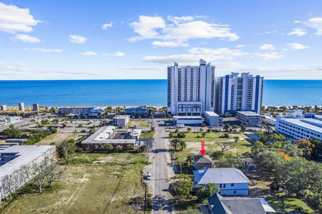 Dazzling Centrally Located Ocean View W 2 Kings, Huge Private Yard, 2 Decks, Firepit, Bbq شاطئ ميرتل المظهر الخارجي الصورة