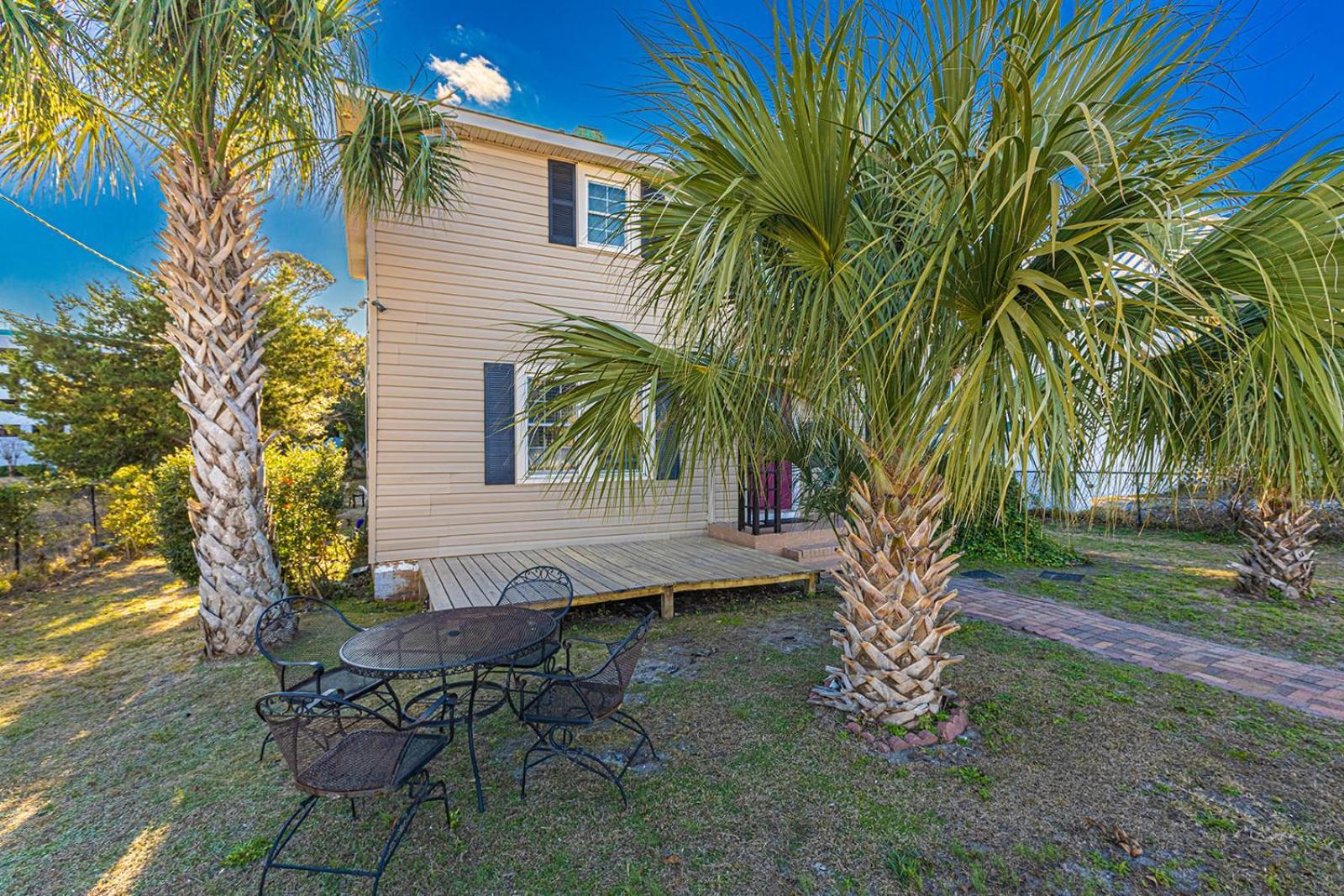Dazzling Centrally Located Ocean View W 2 Kings, Huge Private Yard, 2 Decks, Firepit, Bbq شاطئ ميرتل المظهر الخارجي الصورة