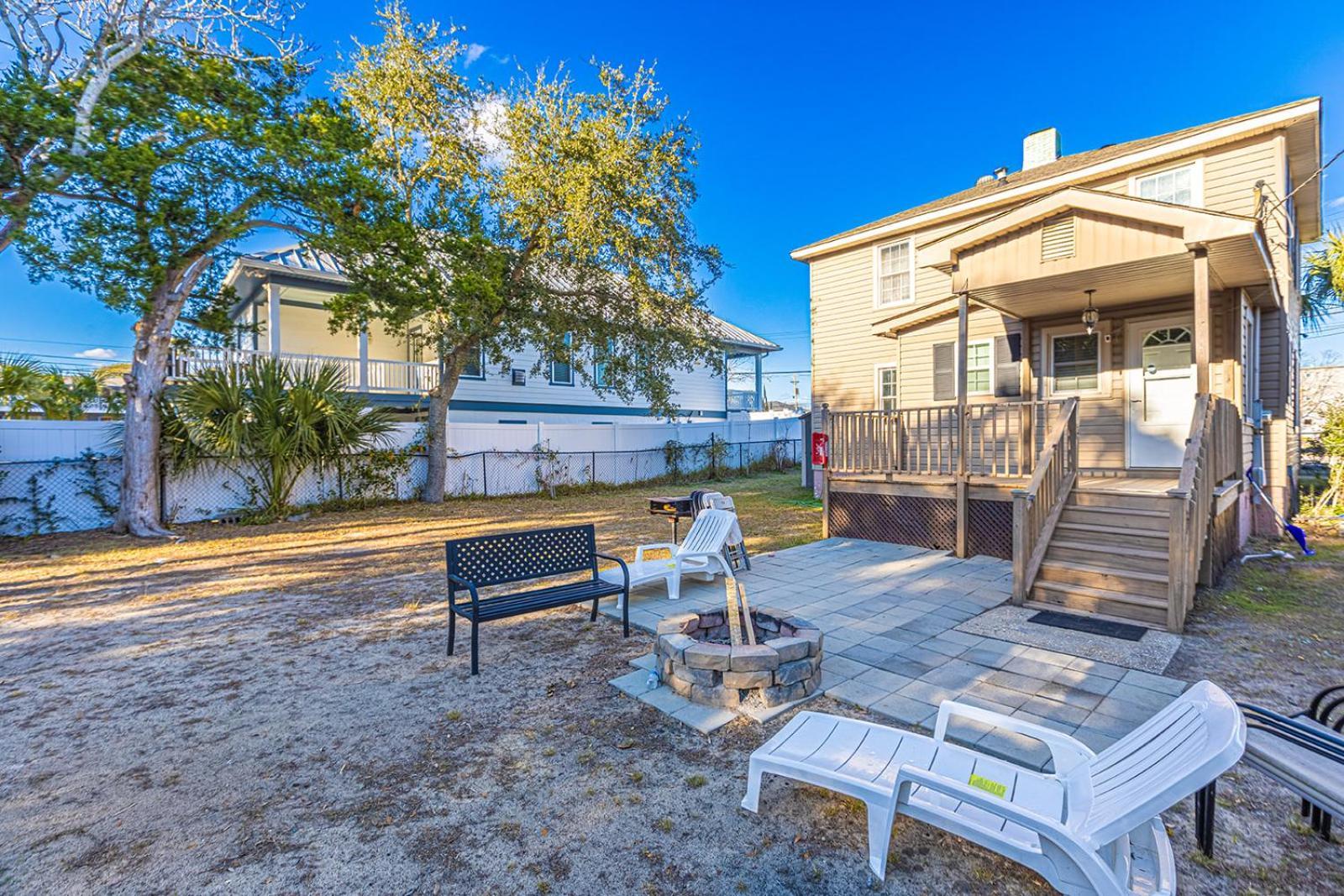 Dazzling Centrally Located Ocean View W 2 Kings, Huge Private Yard, 2 Decks, Firepit, Bbq شاطئ ميرتل المظهر الخارجي الصورة