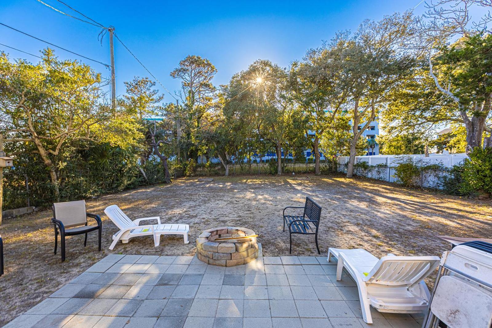 Dazzling Centrally Located Ocean View W 2 Kings, Huge Private Yard, 2 Decks, Firepit, Bbq شاطئ ميرتل المظهر الخارجي الصورة