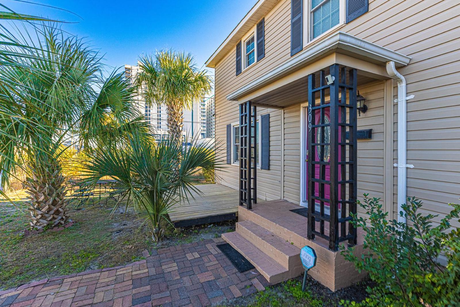 Dazzling Centrally Located Ocean View W 2 Kings, Huge Private Yard, 2 Decks, Firepit, Bbq شاطئ ميرتل المظهر الخارجي الصورة