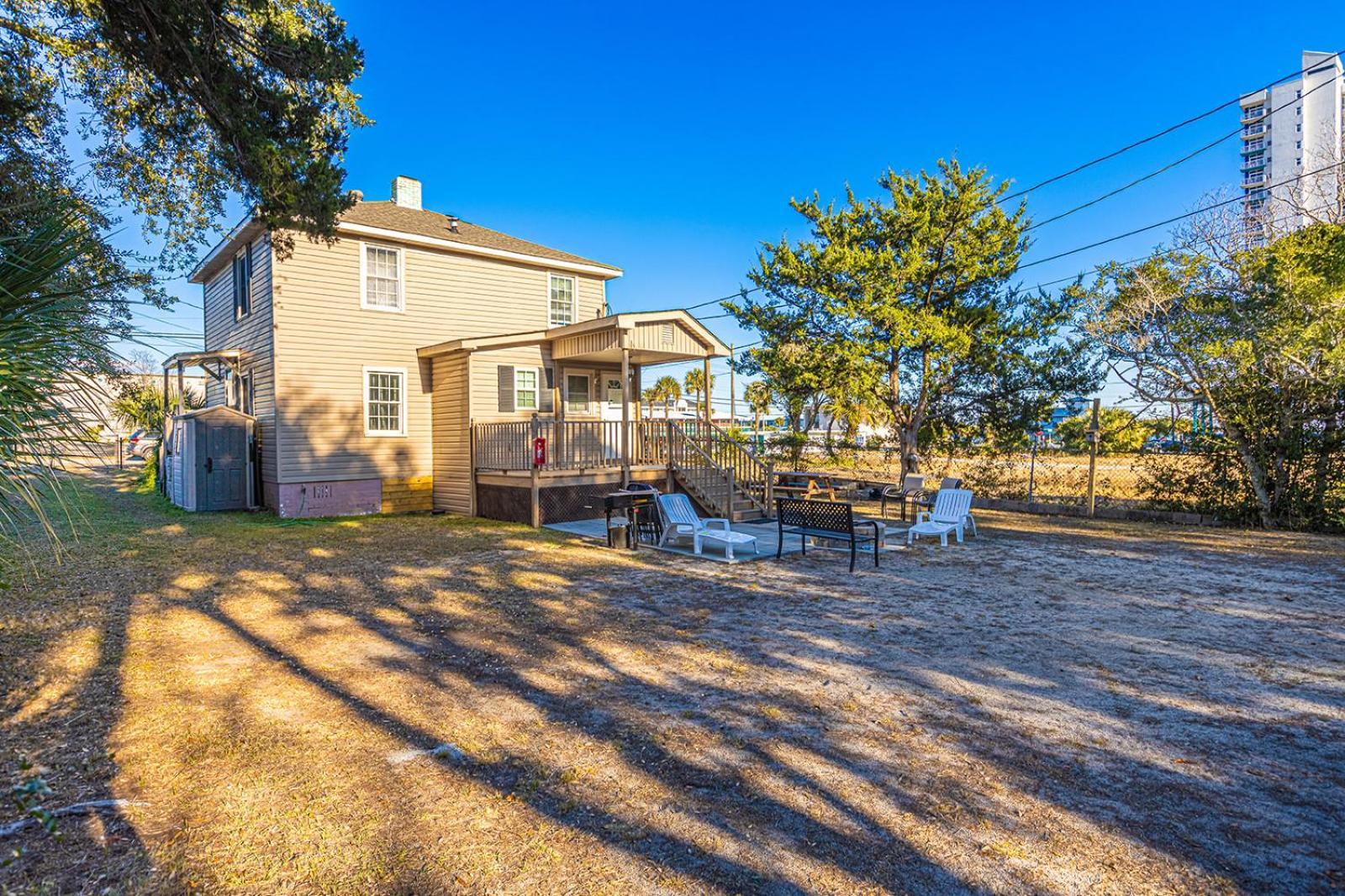 Dazzling Centrally Located Ocean View W 2 Kings, Huge Private Yard, 2 Decks, Firepit, Bbq شاطئ ميرتل المظهر الخارجي الصورة